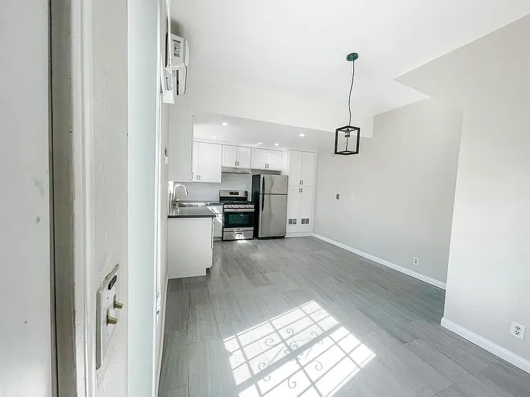 1119 Exposition Blvd — Photo 3