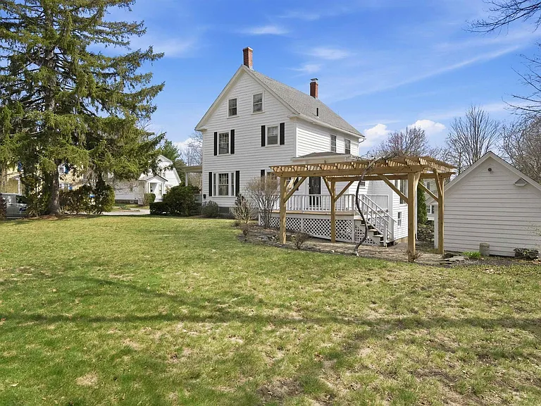 198 Linden St — Photo 16