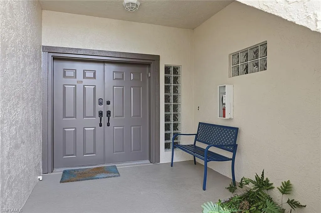 3 bed, 3.0 bath, 2616 sqft, $9,000 — Photo 2
