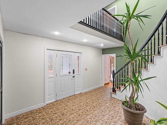 3rd image of 47 Maple St