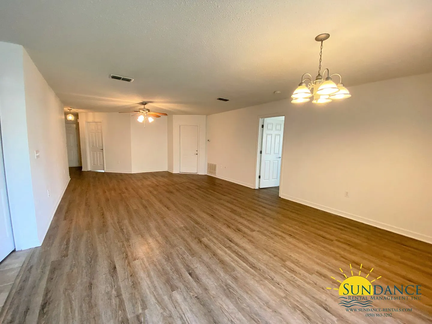 Beautiful 3 Bedroom Home In Redstone Estates! — Photo 3