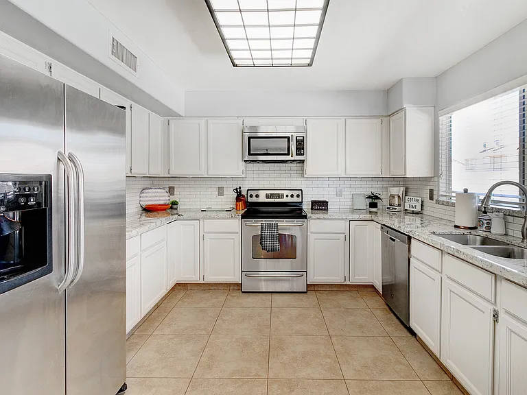 7801 W Crocus Dr — Photo 11