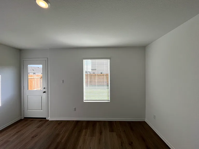 591 Commander Abbott Dr — Photo 8