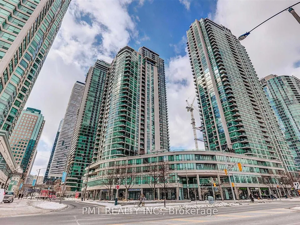 12 Yonge St #1105