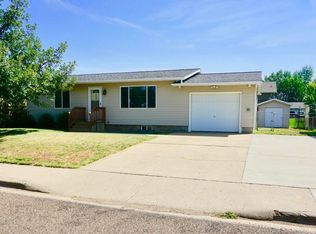749 3rd Ave SE, Dickinson, ND 58601