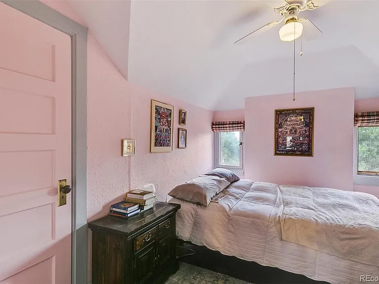 1081 N Marion St — Photo 15