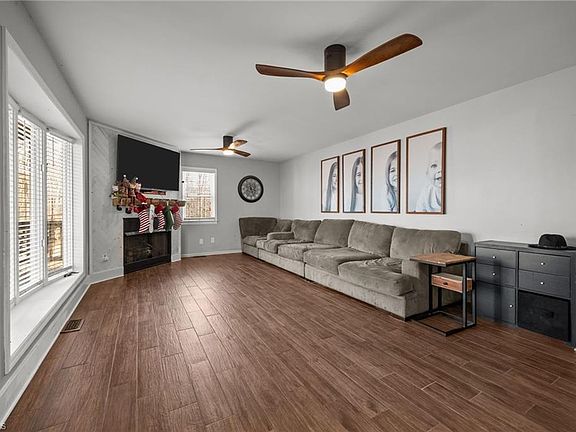 4th image of 301 Beck Forest Ln