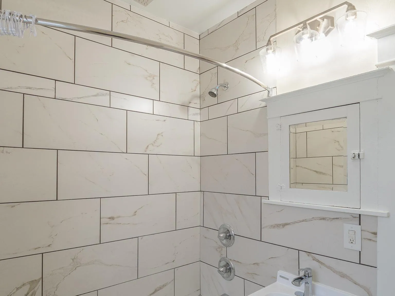 1 bed, 900 sqft, $1,215 — Photo 2