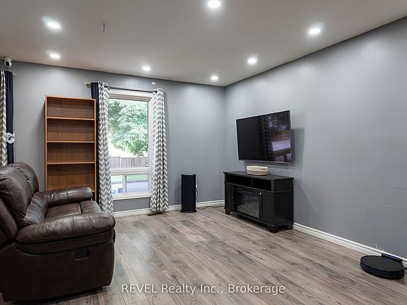 3rd image of 62 Elma St E