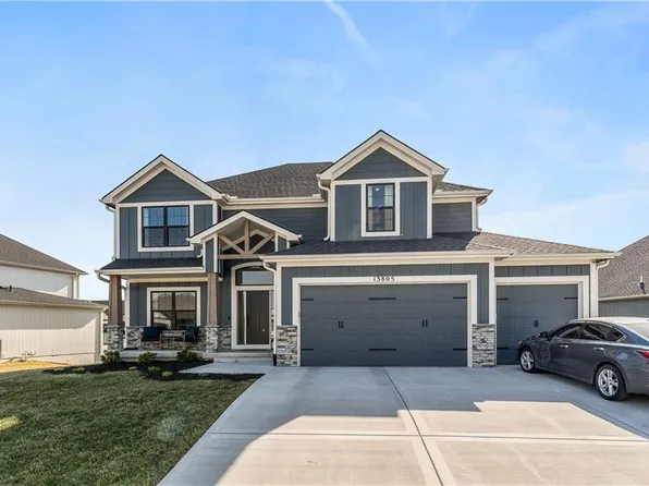 13805 NW 71st St, Parkville, MO 64152