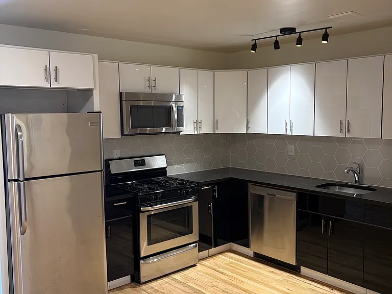 322 Hart St #2 — Photo 13