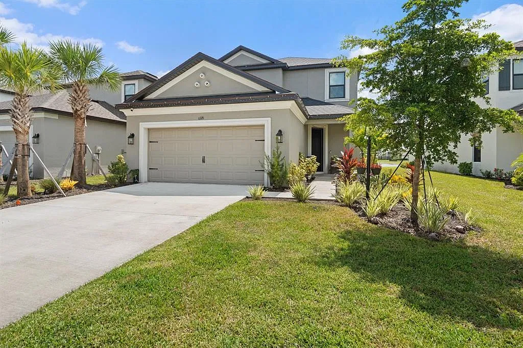 4 bed, 3.5 bath, 2931 sqft, $4,500 — Photo 2