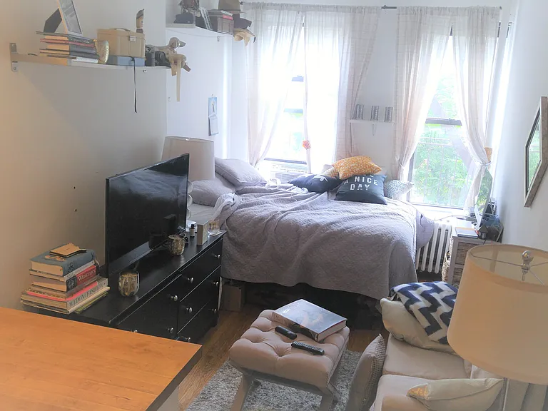 240 W 16th St #B4 — Photo 2