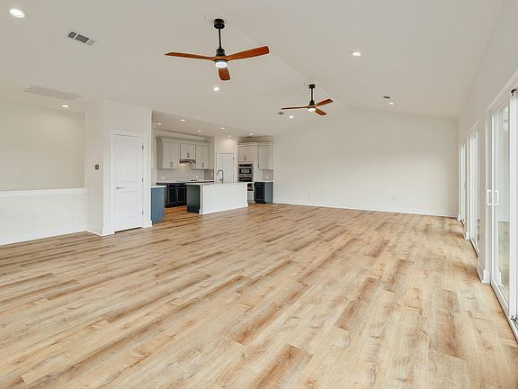 5th image of 18716 W Lakeview Dr