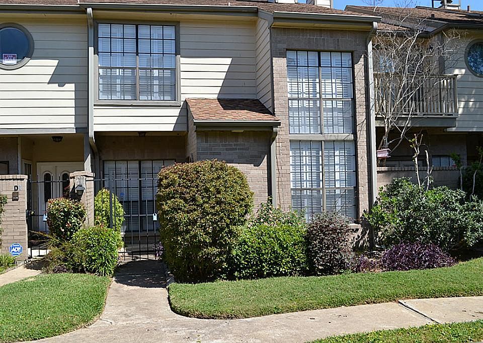 1st image of 722 Country Place Dr