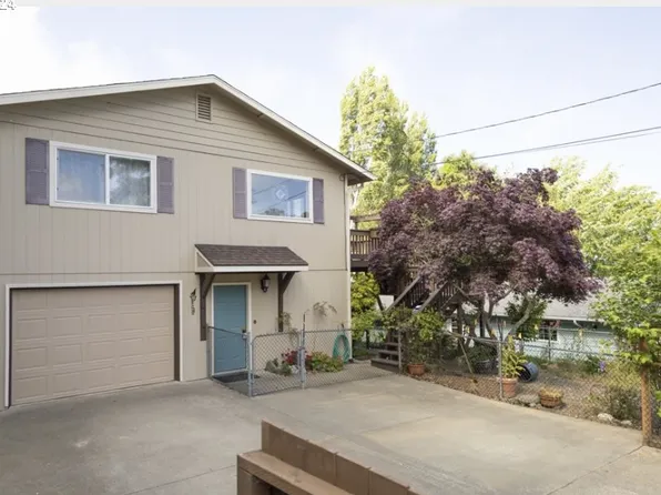 1380 Oregon Ave, Coos Bay, OR 97420