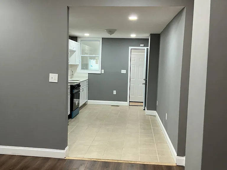 2519 W Fairmount Ave — Photo 45