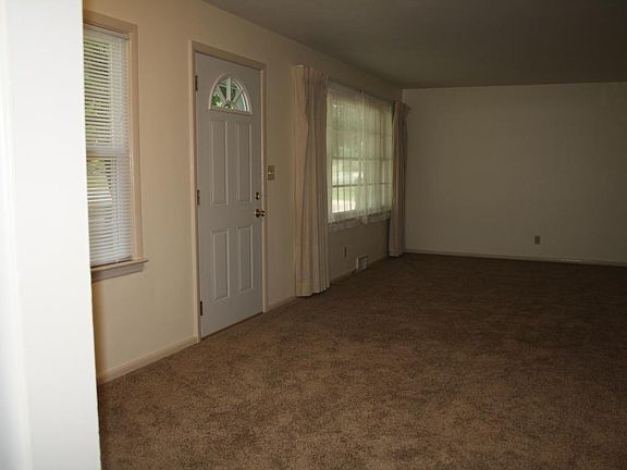 5th image of 616 W Detweiller Dr