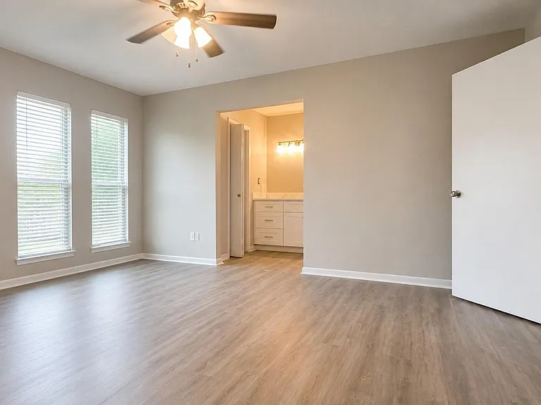 1811 Hanbury Ct — Photo 8