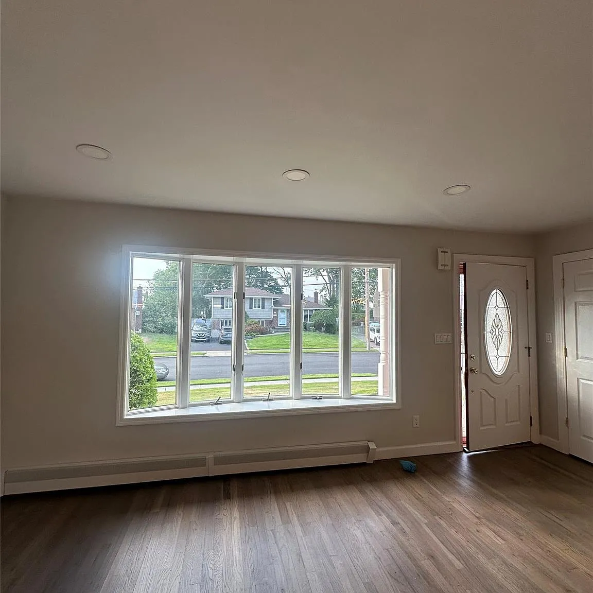 4 bed, 3.0 bath, 2200 sqft, $6,600 — Photo 2