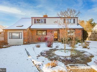 39 Red Oak Rd, Oreland, PA 19075