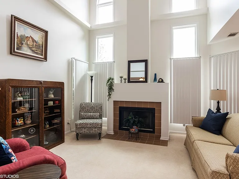 2331 Hamilton Pl — Photo 1