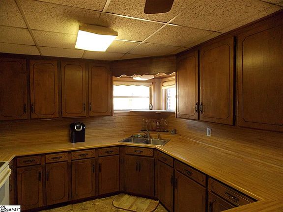 2nd image of 301 Farrow Cir