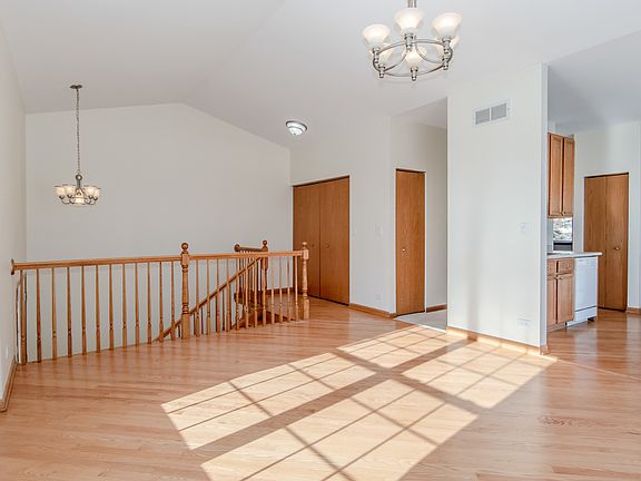 5th image of 1628 Fieldstone Dr N
