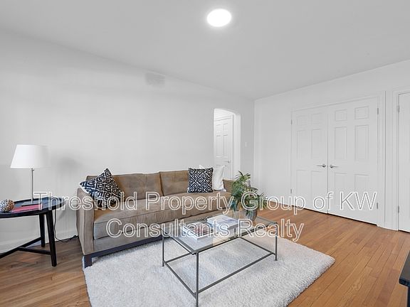 4th image of 451 E Town St APT 207