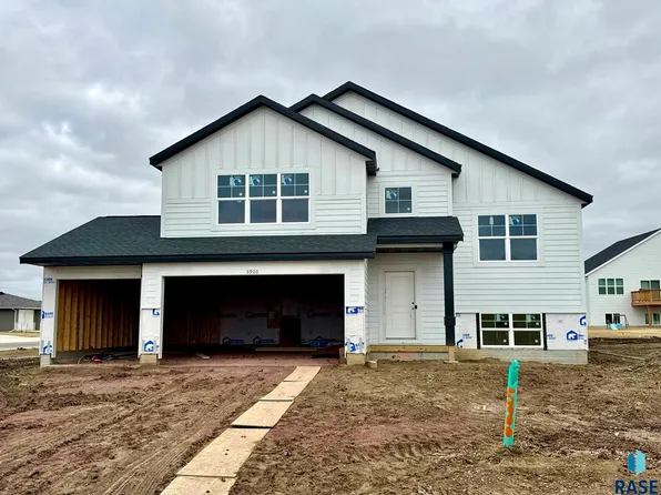 5900 S Coneflower Ave, Sioux Falls, SD 57108