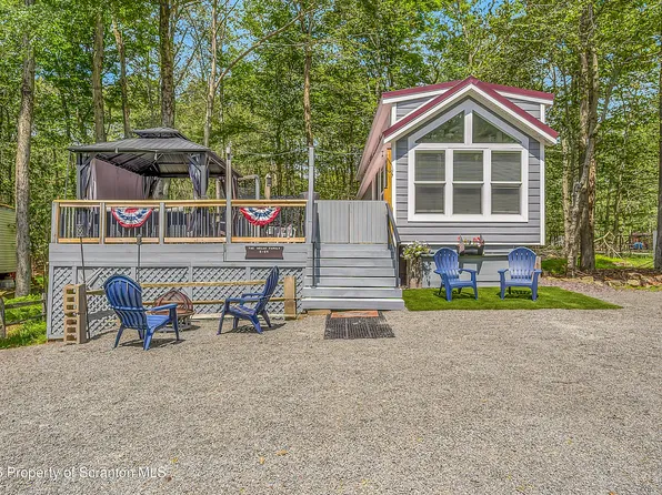 64 Cowboy Corridor, Gouldsboro, PA 18424