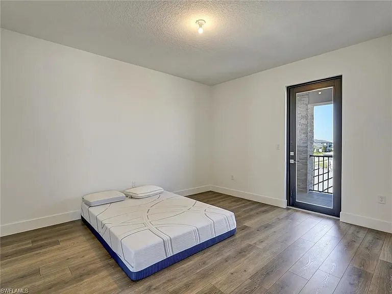 5126 Penella Ave — Photo 34