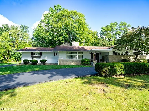 64 Redfern Dr photo 1