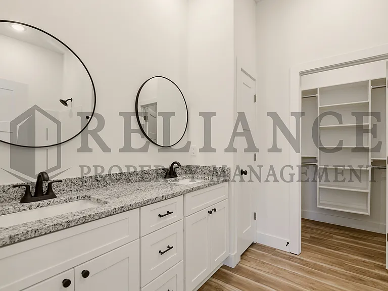 501 E Elmwood St — Photo 17