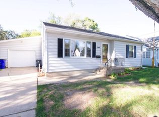 294 25th Ave SW, Cedar Rapids, IA 52404