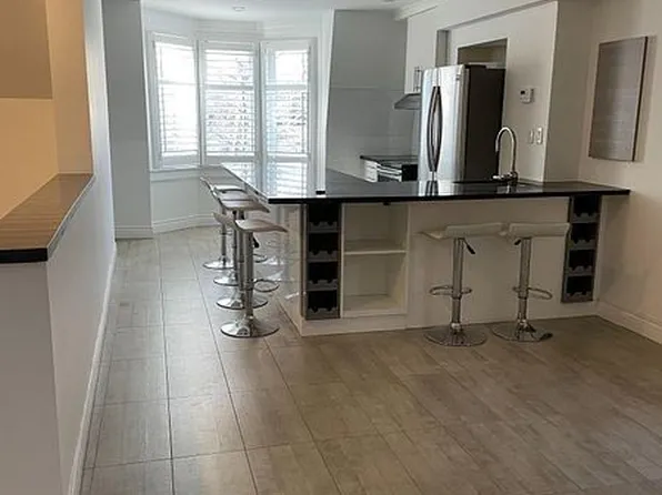 703 Dupont St #3, Toronto, ON M6G 1Z5