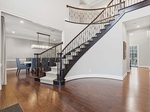 4th image of 2424 Highland Dr