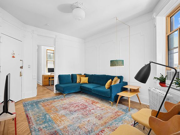 3rd image of 55 Saint Marks Pl APT 11