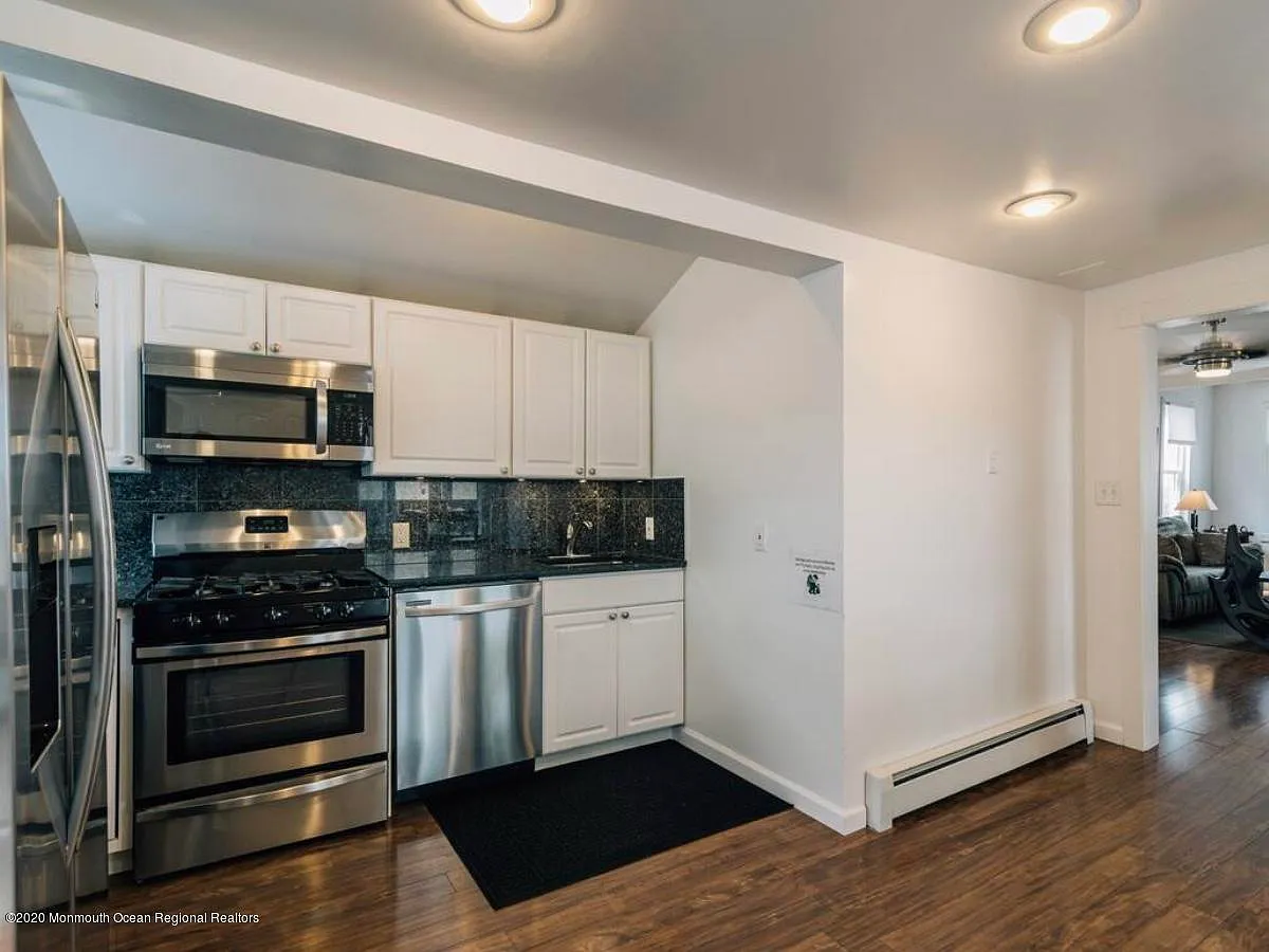 3 bed, 1232 sqft, $3,000 — Photo 4