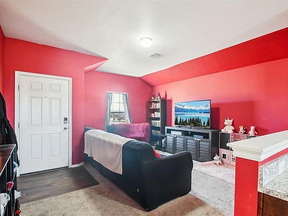5th image of 1685 Sussex St