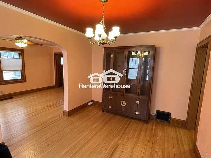 826 1st St NW — Photo 3