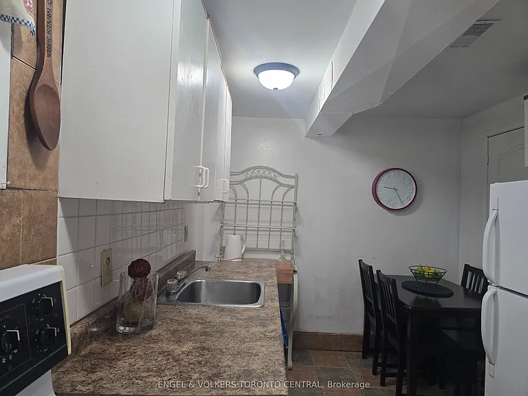 9 Shademaster Ct #BASEMENT — Photo 12