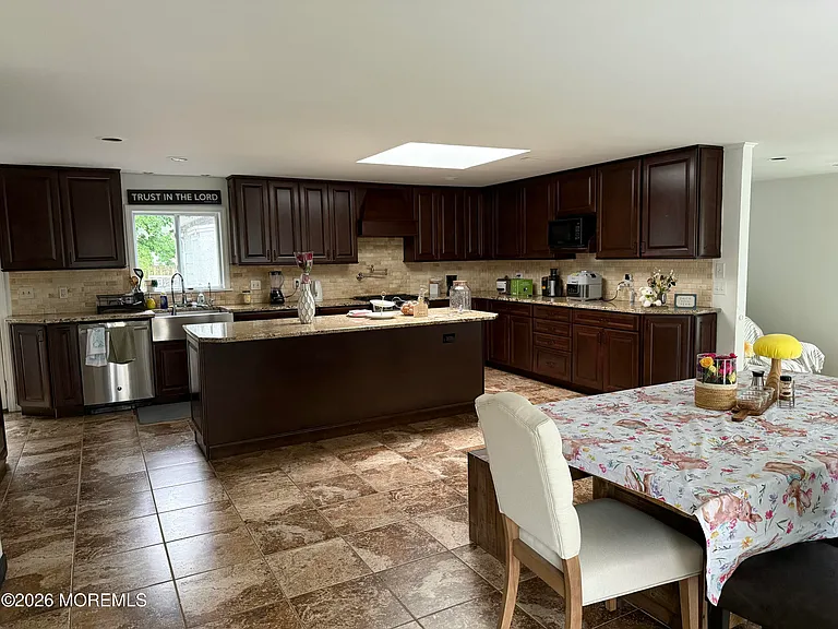 500 Freehold St — Photo 8