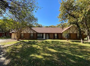 1018 Oak Tree Dr, Fort Worth, TX 76140