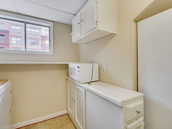 5th image of 920 N Garfield St #B