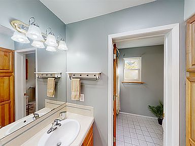 5th image of 900 Estates Dr