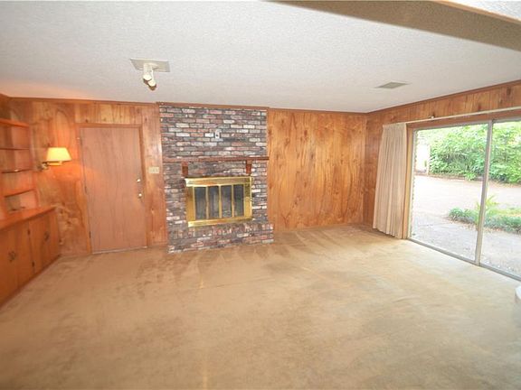 5th image of 4164 Holly Springs Dr