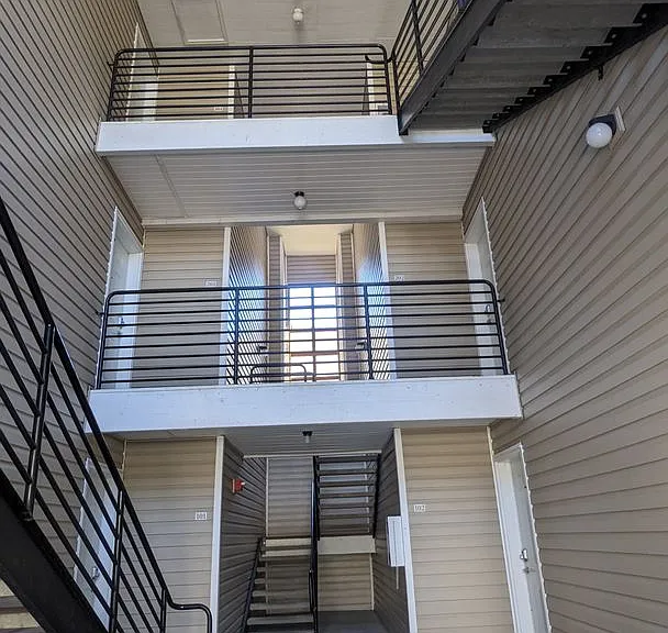 Wellesley Park Apartments — Photo 10