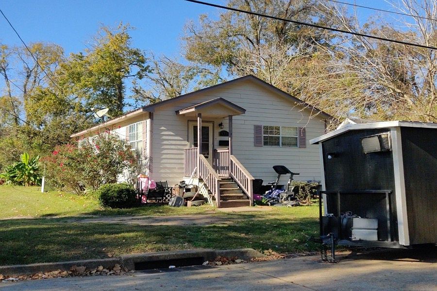 1st image of 424 Leland St