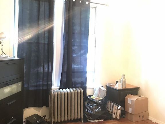 4th image of 2332 28th St APT 1R